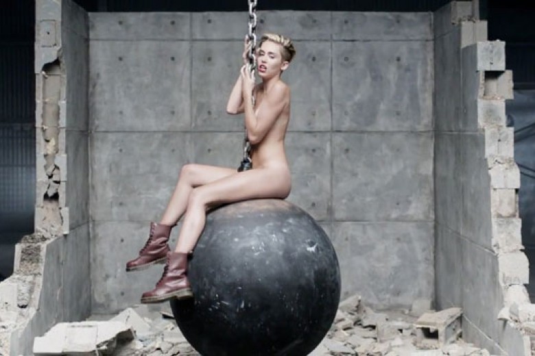Miley Cyrus Bukti Kerasnya Hollywood?