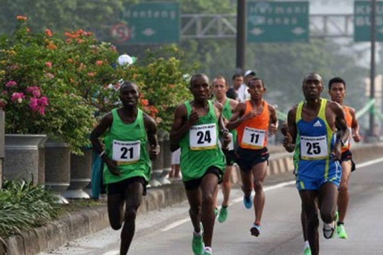 Pelari Kenya Rajai Jakarta Marathon 2013