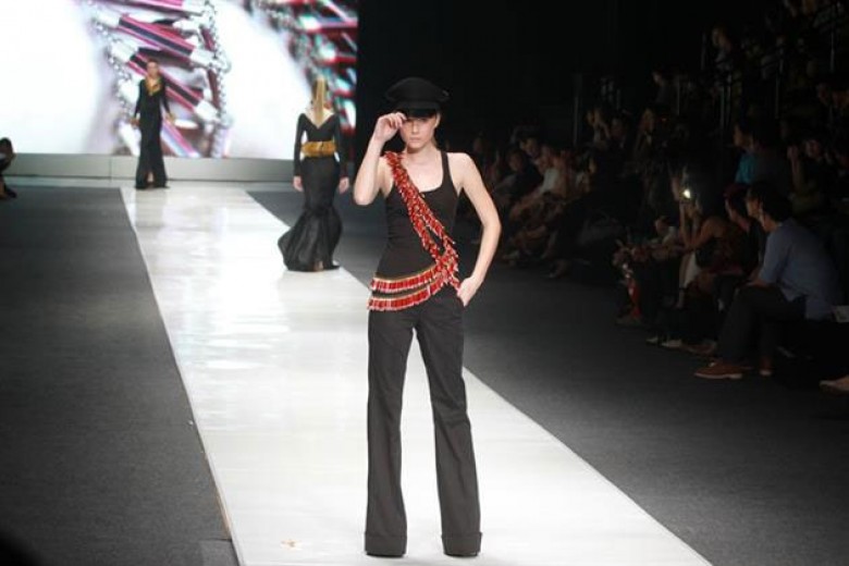Fantasi dan Diva di Hari Kelima Jakarta Fashion Week