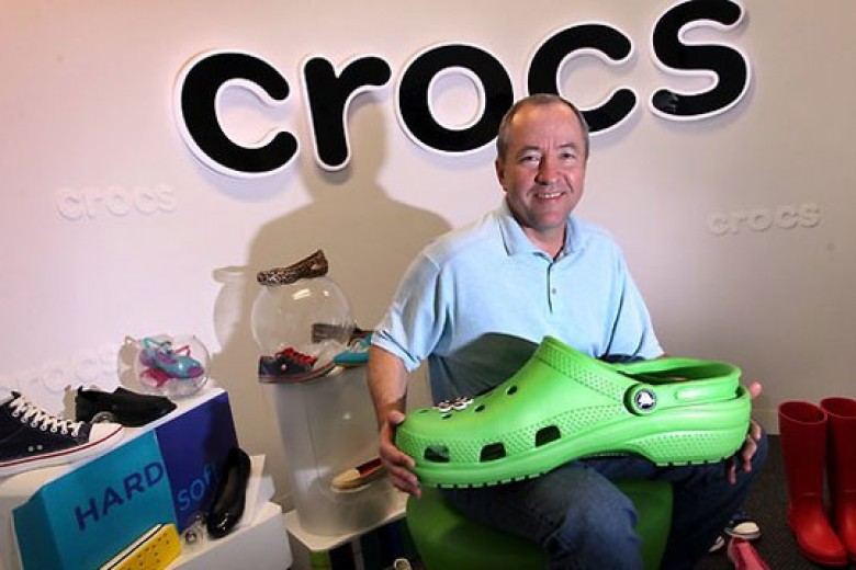 Penjualan Turun, CEO Crocs Mundur April 2014