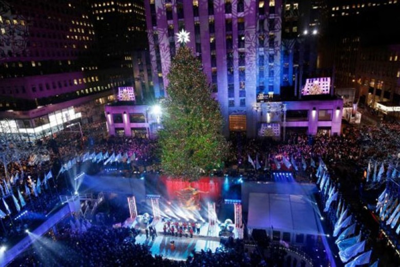 Rockefeller Center Nyalakan Pohon Natal Terbesar NYC