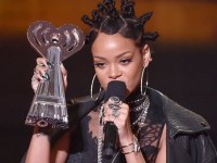 Rihanna Raih 4 Piala di iHeartRadio Music Award
