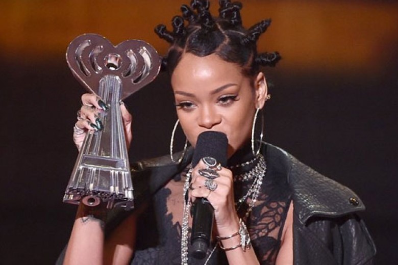 Rihanna Raih 4 Piala di iHeartRadio Music Award