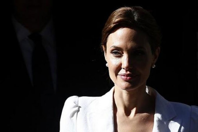 Angelina Jolie Dukung Korban Pemerkosaan