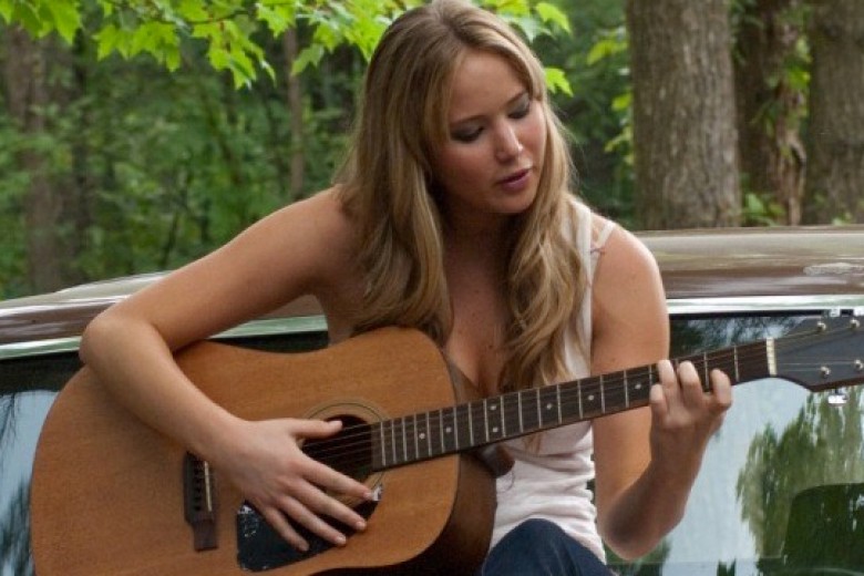 Jennifer Lawrence Menangis Karena Harus Menyanyi