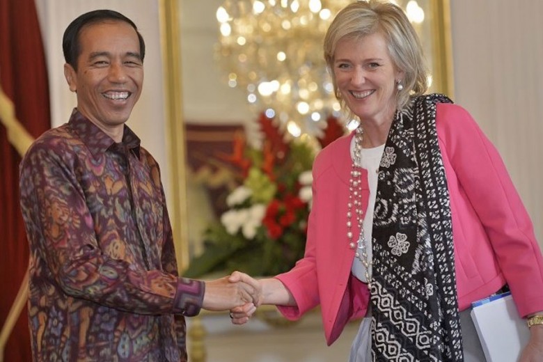 Selendang Batik Temani Putri Astrid Jumpa Jokowi
