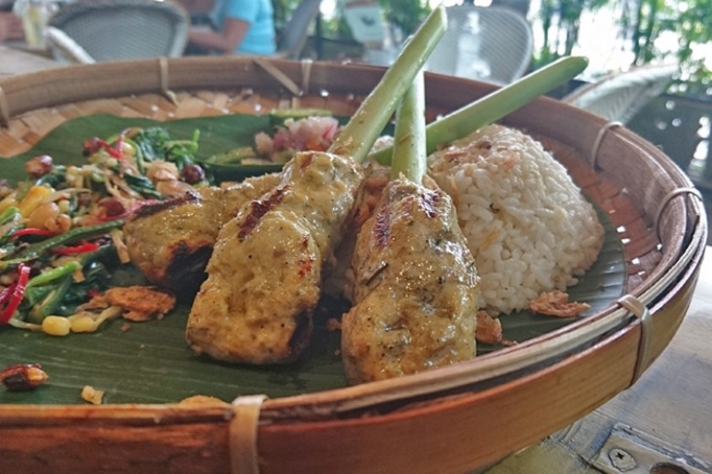 Mencicip Kuliner Bali di Publik Markette