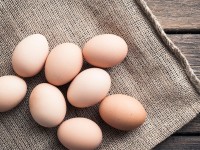 Di Mana Sebaiknya Simpan Telur Mentah?