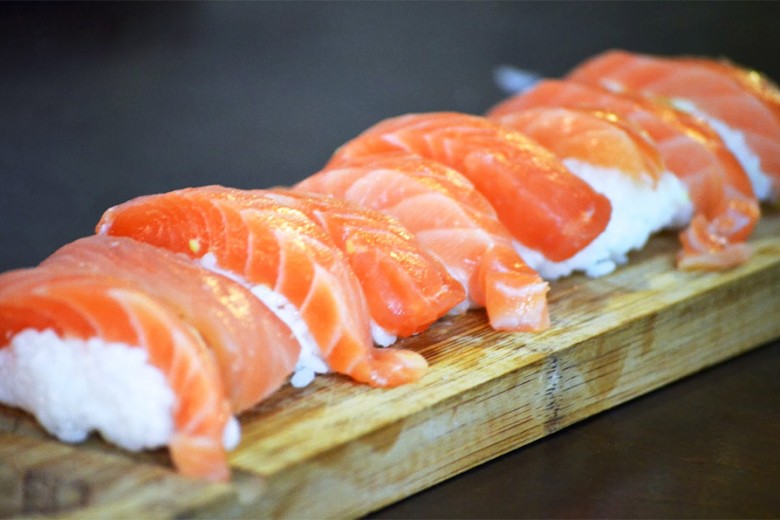 Awal Mula Sushi Salmon
