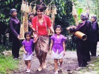Kamidia Radisti Ajarkan Lagu Indonesia Raya