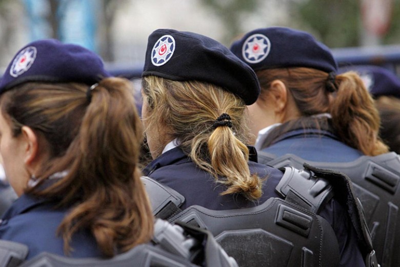 Polisi Perempuan di Turki Kini Bisa Berjilbab
