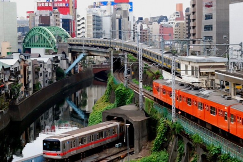Serunya Kereta Bawah Tanah Tokyo