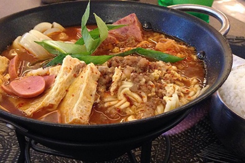 Sup Penuh Gizi Ala Korea di Mujigae