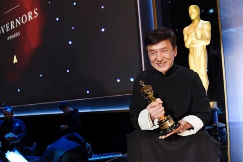 Jackie Chan Akhirnya Raih Piala Oscar