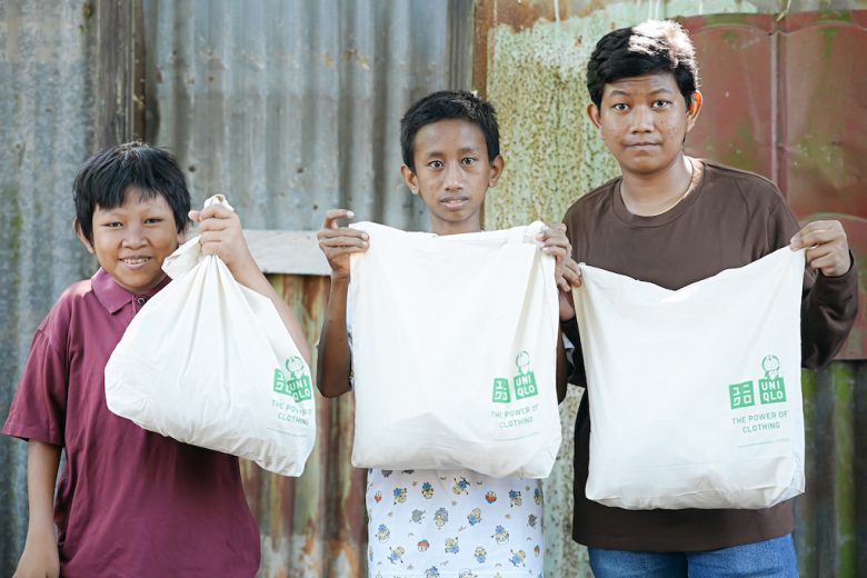 UNIQLO Berdonasi 5.000 Pakaian Layak ke Indonesia Timur